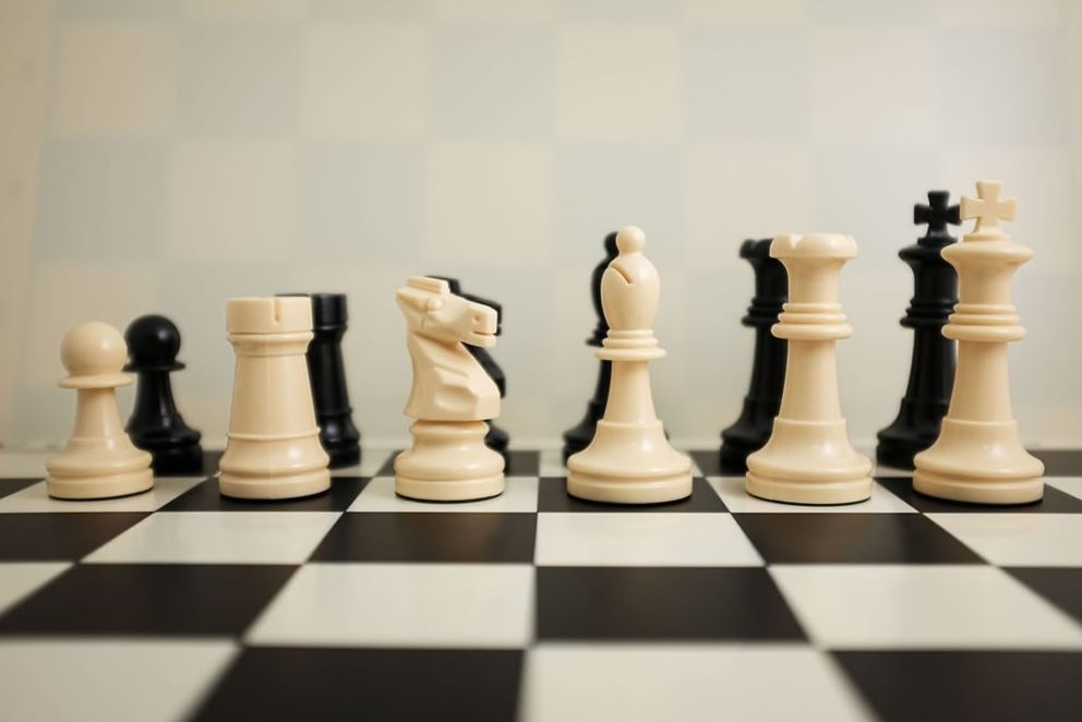 juego de piezas de ajedrez de plastico