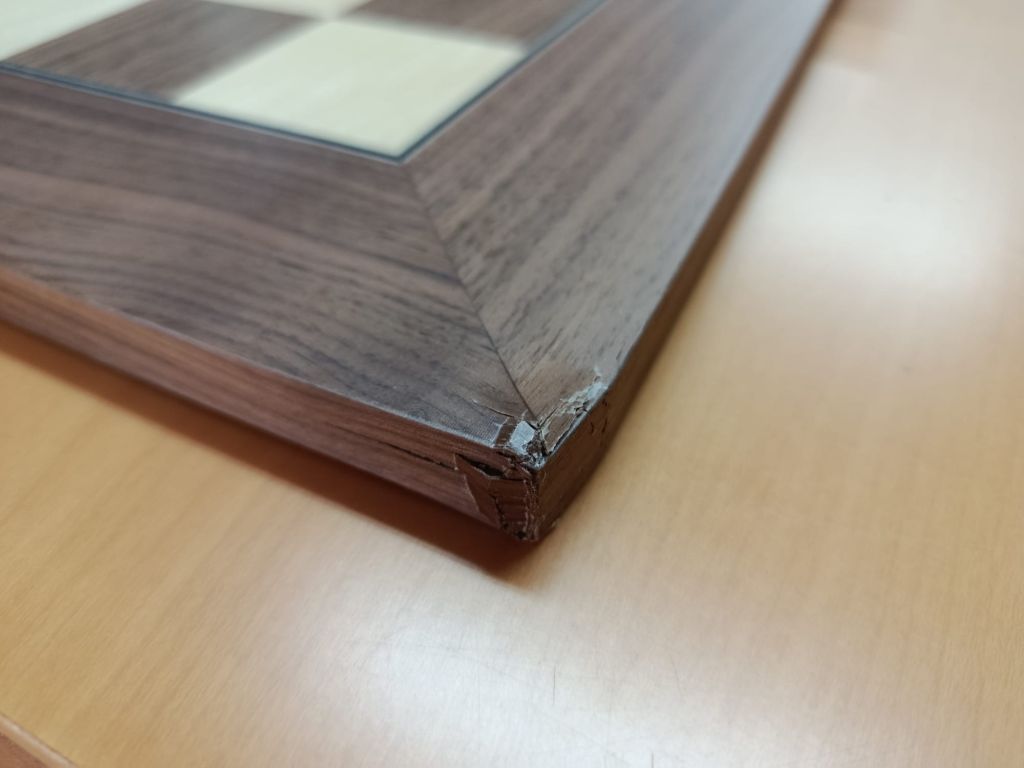 Tablero de Ajedrez Nogal Deluxe 55 x 55 cm - caja