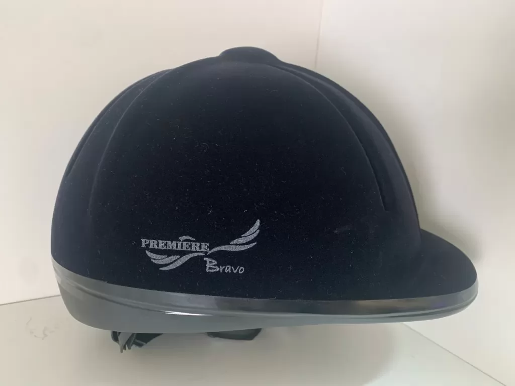 Casco animal riding en negro terciopelo