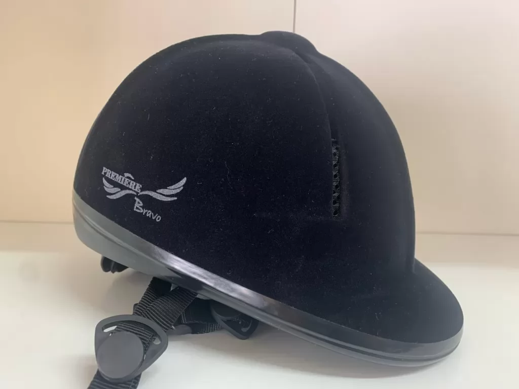 Casco animal riding en negro terciopelo