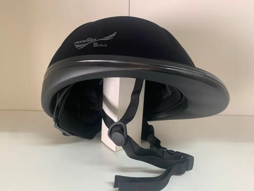 Casco animal riding en negro terciopelo