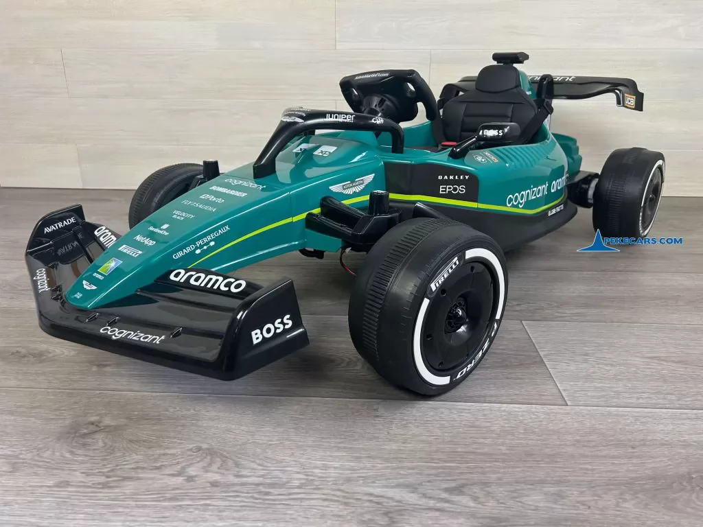 Coche de carreras Aston Martin F1 Cognizant 24V Verde vista frontal izquierda