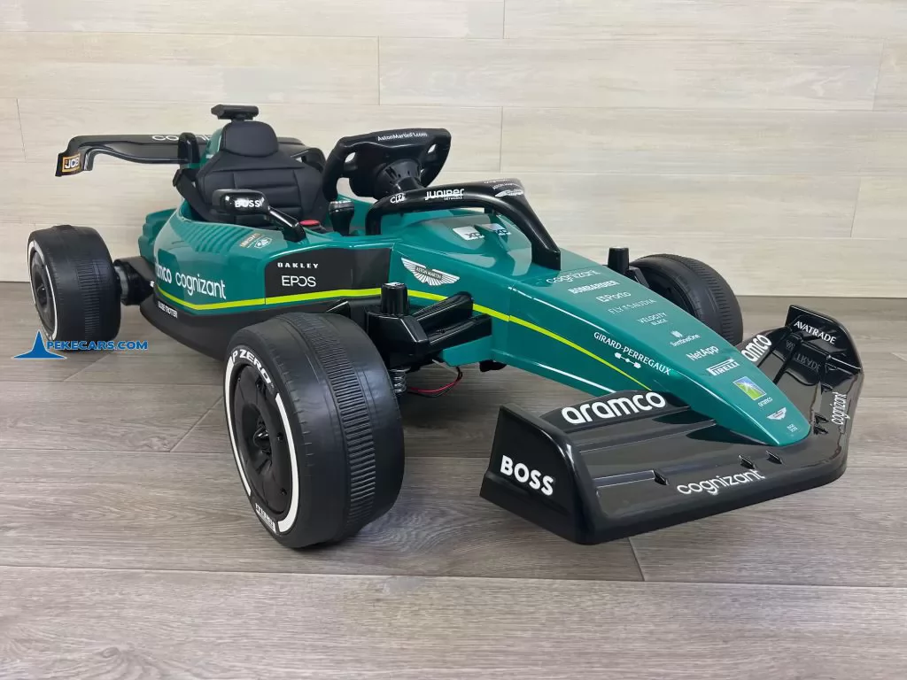 Coche de carreras Aston Martin F1 Cognizant 24V Verde vista frontal derecha