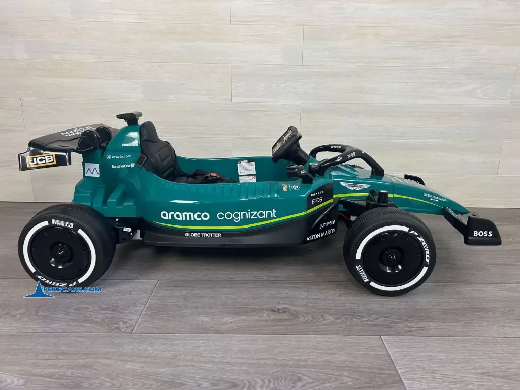 Coche de carreras Aston Martin F1 Cognizant 24V Verde vista lado derecho