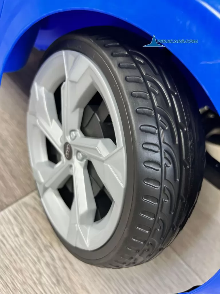 Audi SQ8 azul coche infantil electrico para niños ruedas