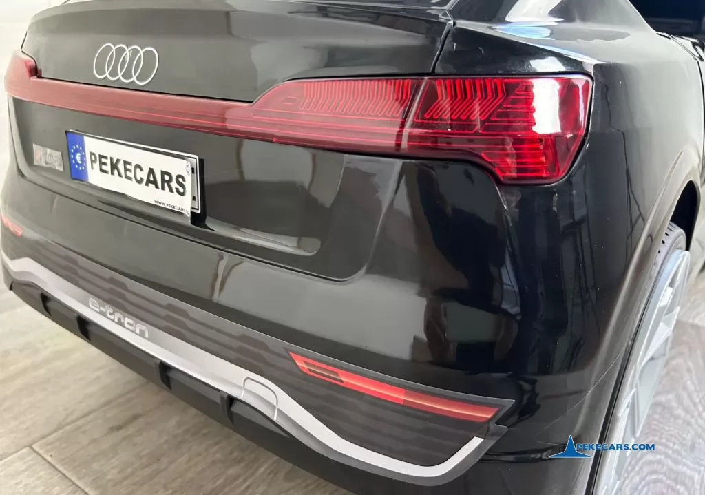 Audi SQ8 negro coche para niños electrico luces traseras