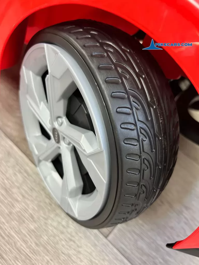 Audi SQ8 rojo coche electrico para niños rueda