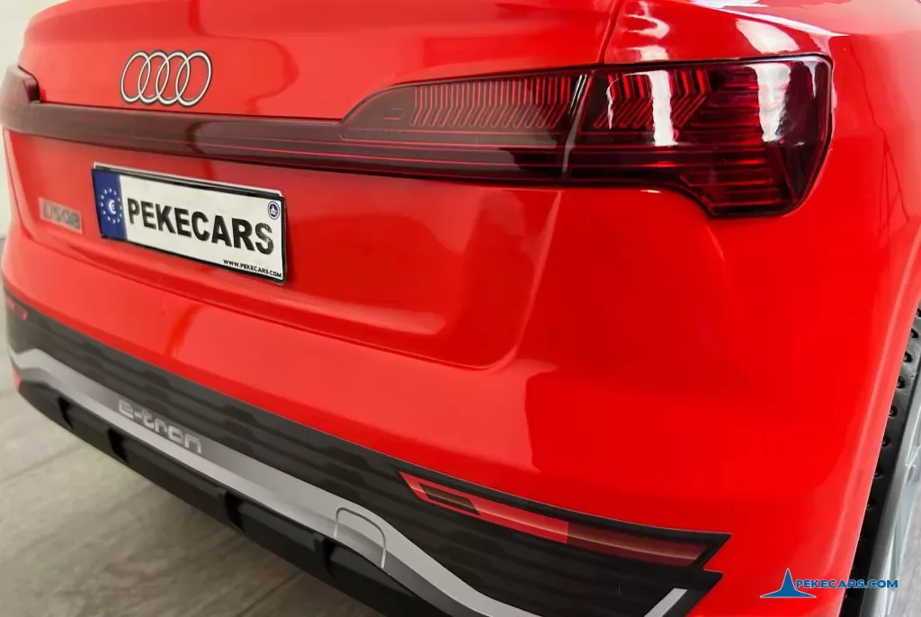 Audi SQ8 rojo coche electrico para niños luz trasera
