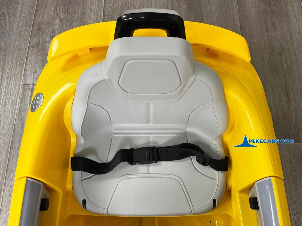 audi tt rs amarillo asiento