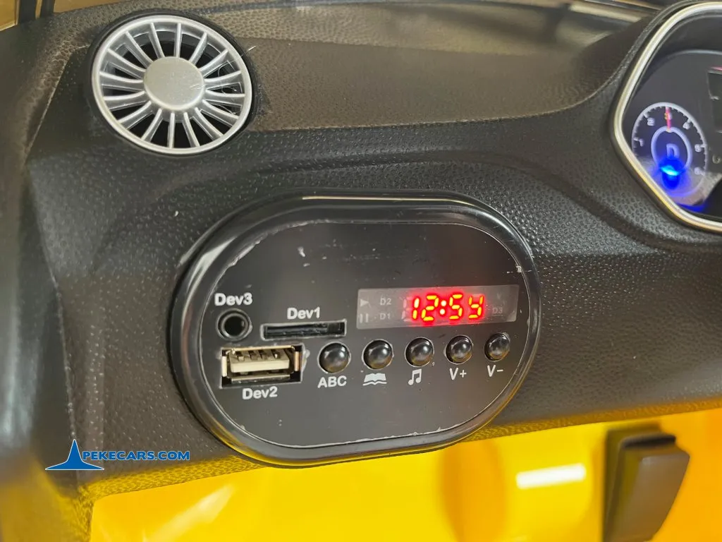 audi tt rs amarillo panel de control