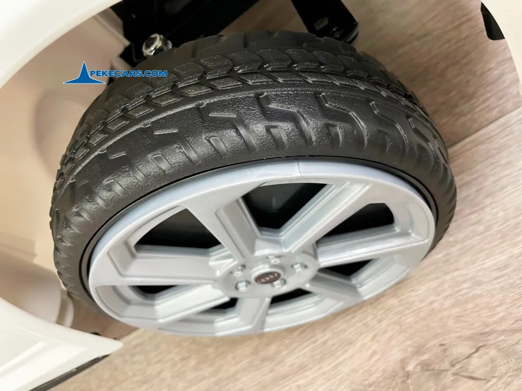 Audi TT RS Roadster 1 Plaza 12V 2.4G Blanco ruedas