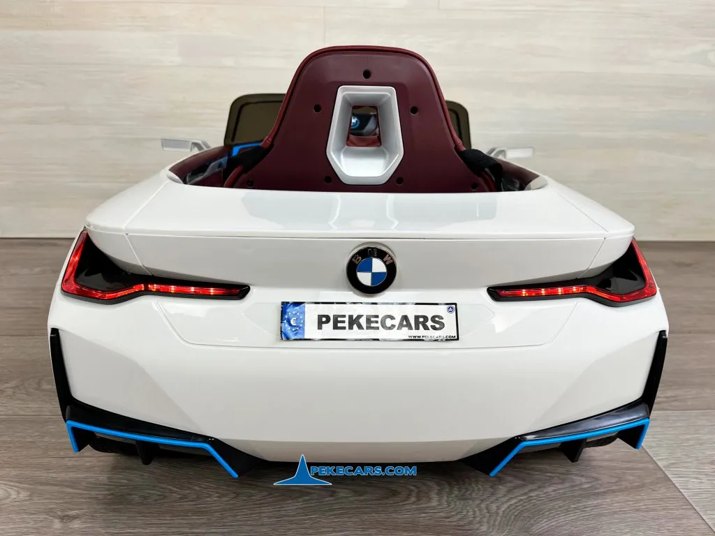 Coche eléctrico para niños BMW I4 12V 2.4G Blanco detalle trasero