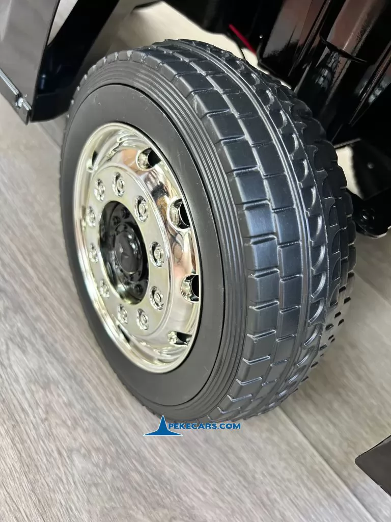 Camion Mercedes Actros Negro ruedas de caucho antipinchazos