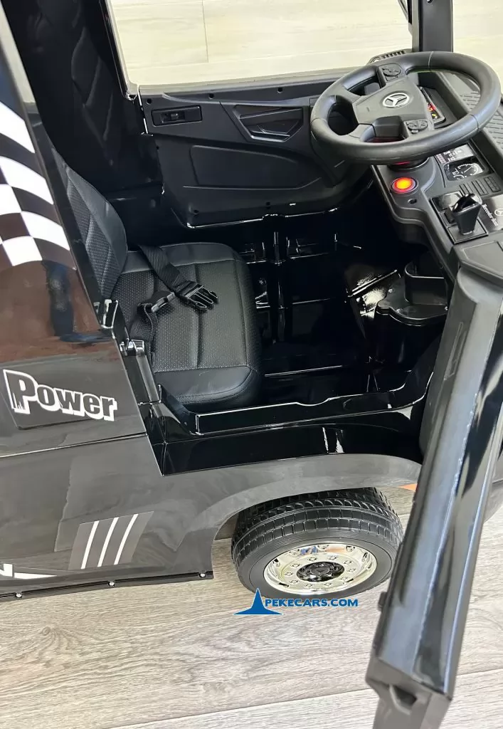 Camion Mercedes Actros Negro apertura de puertas
