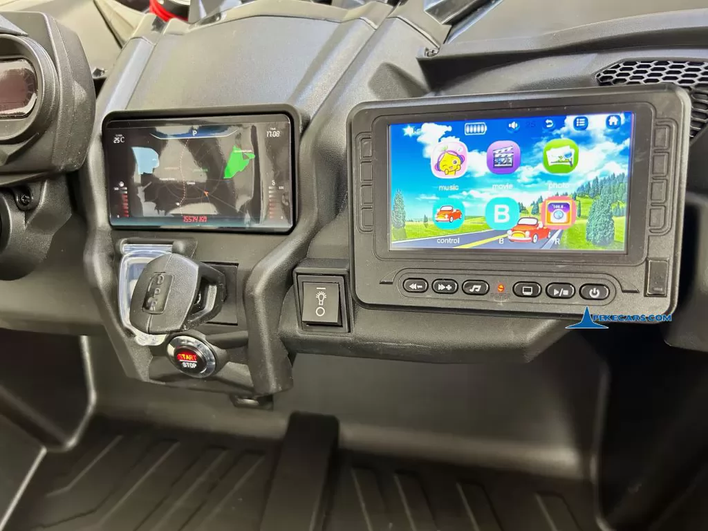 Todoterreno can-am maverick negro pantalla mp4