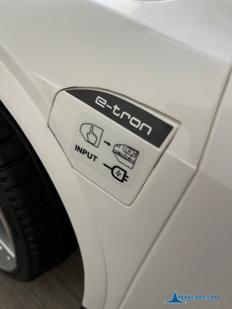 coche bateria bebe Audi E-TRON Quattro Sportback 12V 2.4G Blanco