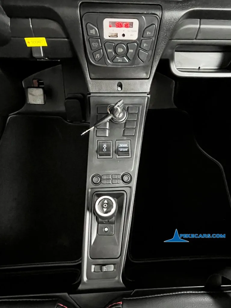 Deportivo Pekecars XL 48V Rojo con Ruedas Neumaticas detalle panel llave