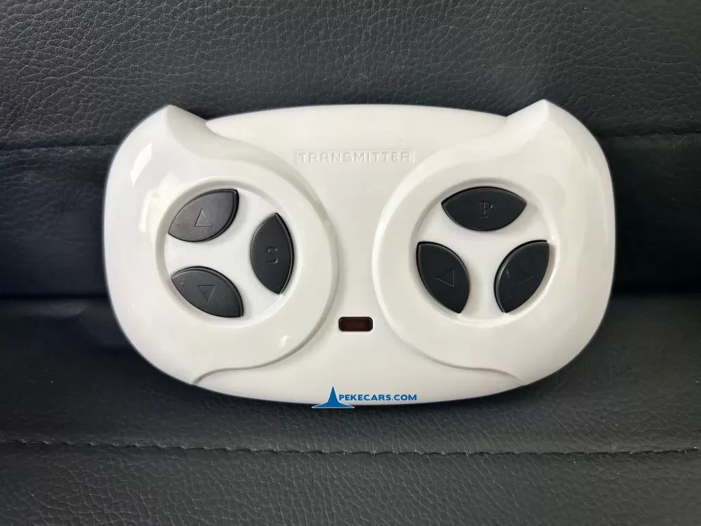 Jeep Wrangler Rubicon Style 12V 2.4G Blanco