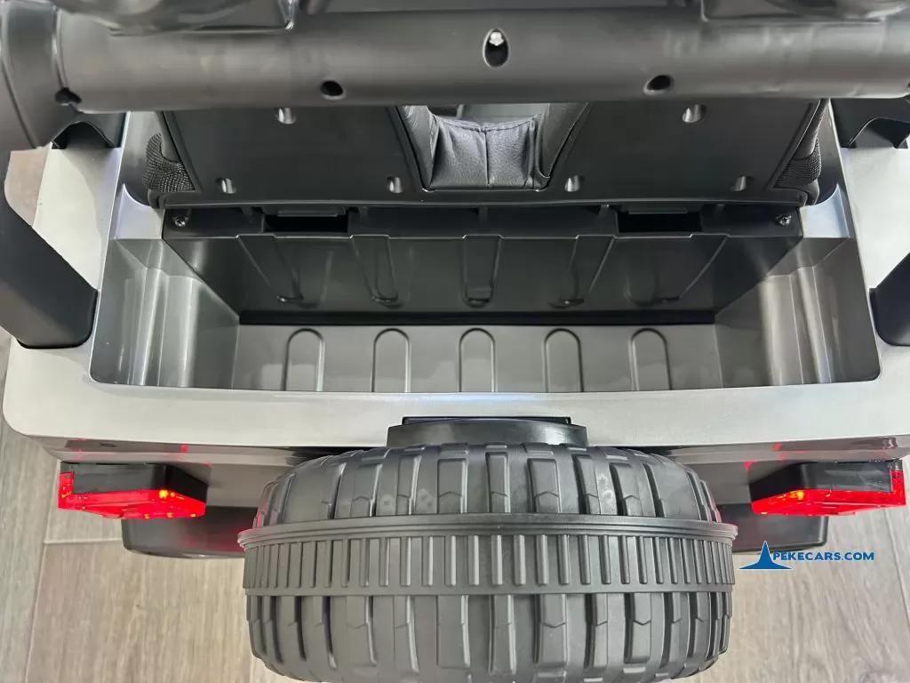 Jeep Wrangler Rubicon Style 12V 2.4G Plata Metalizado compartimento de carga