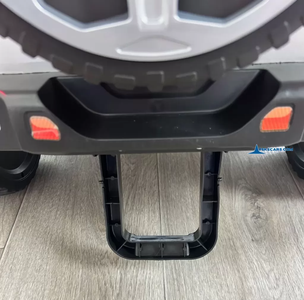Jeep Wrangler Rubicon Style 12V 2.4G Plata Metalizado asa de transporte