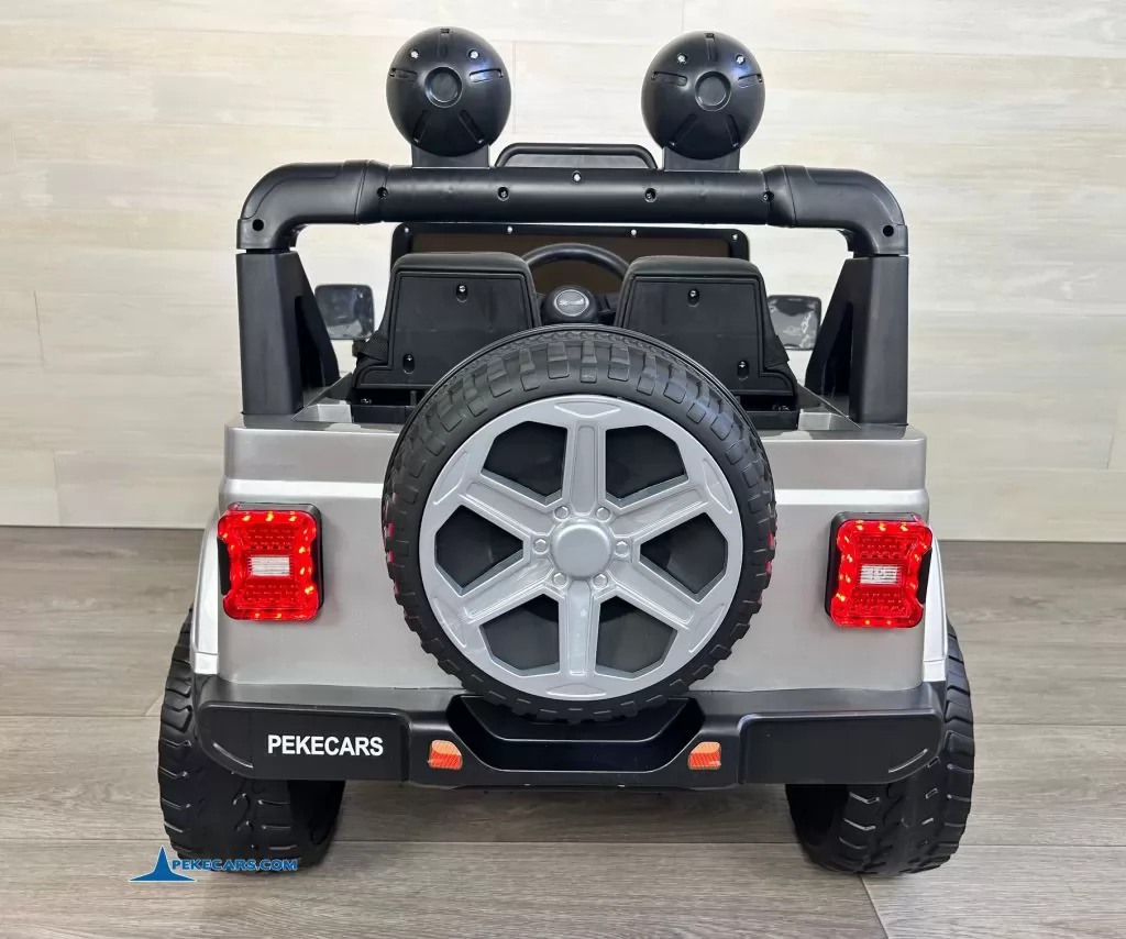 Jeep Wrangler Rubicon Style 12V 2.4G Plata Metalizado parte trasera