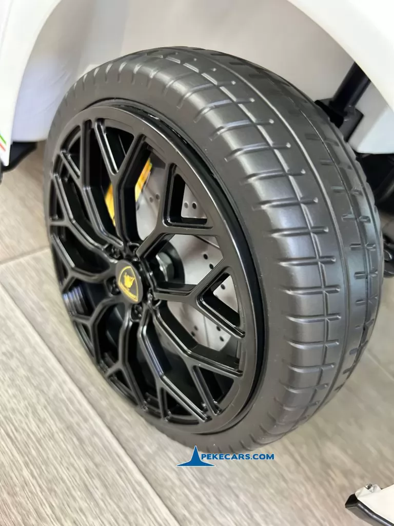 Lamborghini huracan blanco ruedas de caucho antipinchazos