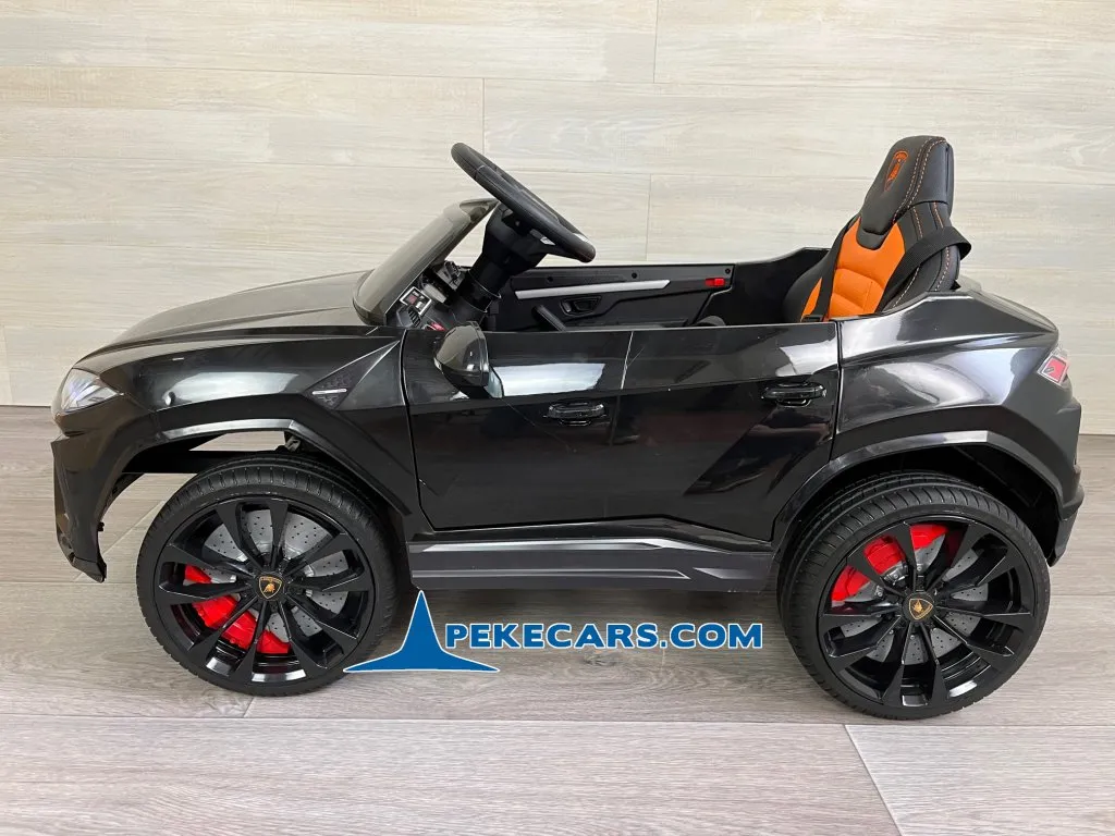 Lamborghini Urus negro