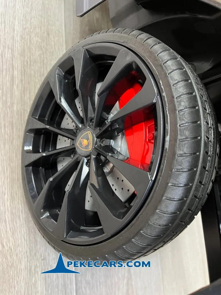 Lamborghini Urus negro