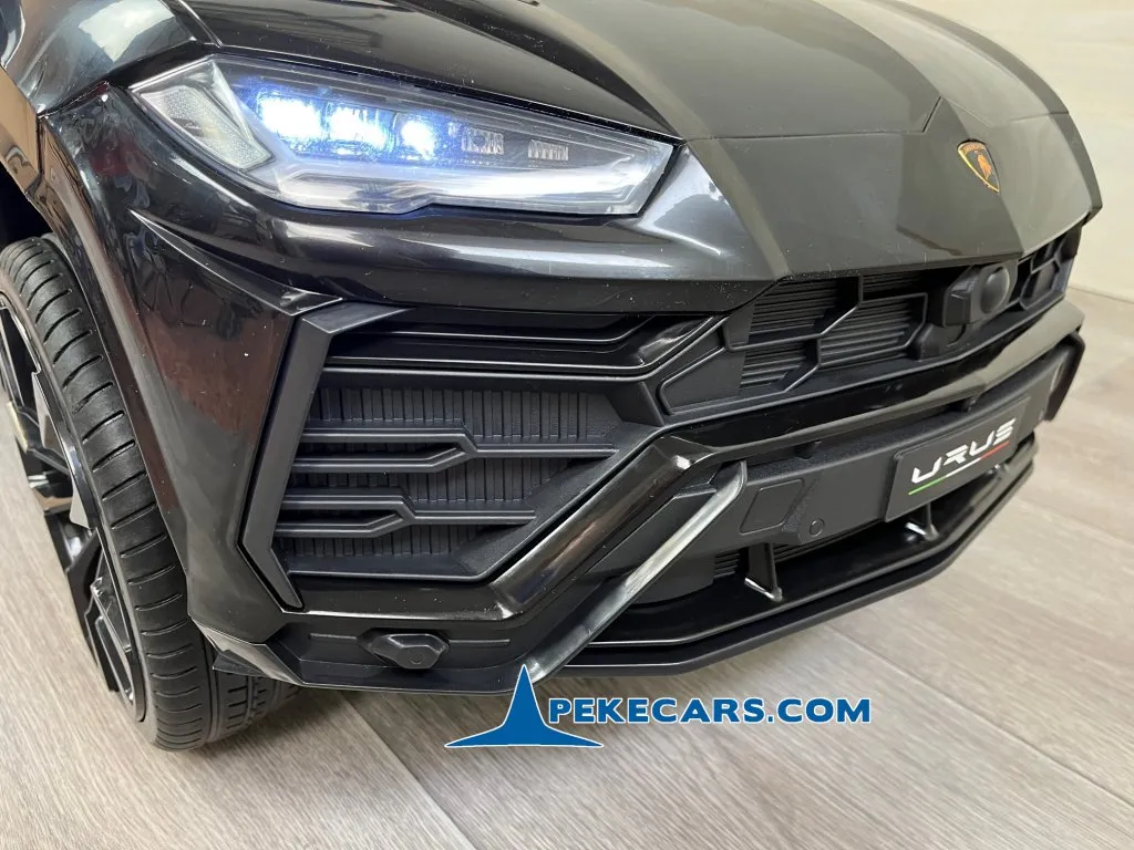 Lamborghini Urus negro