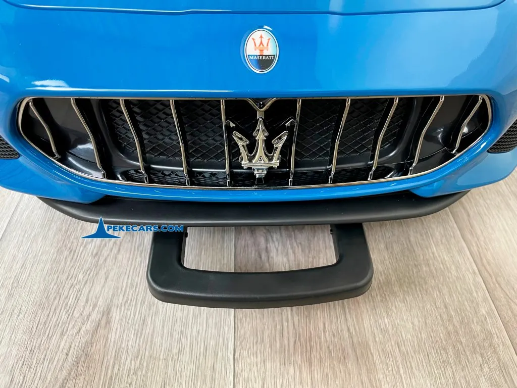 Maserati GC-Sport 12V 2.4G Azul Metalizado detalle rejilla frontal