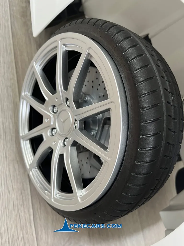 Coche electrico para niños Mercedes GT 12V Blanco