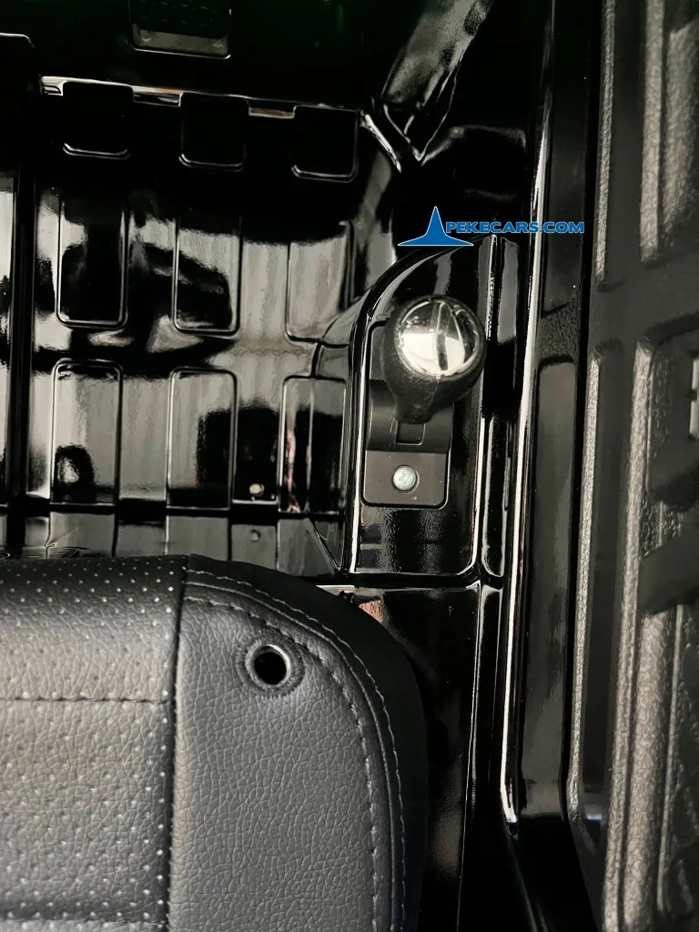 Mercedes Benz G63 AMG negro metalizado 3/4 detalle interiores