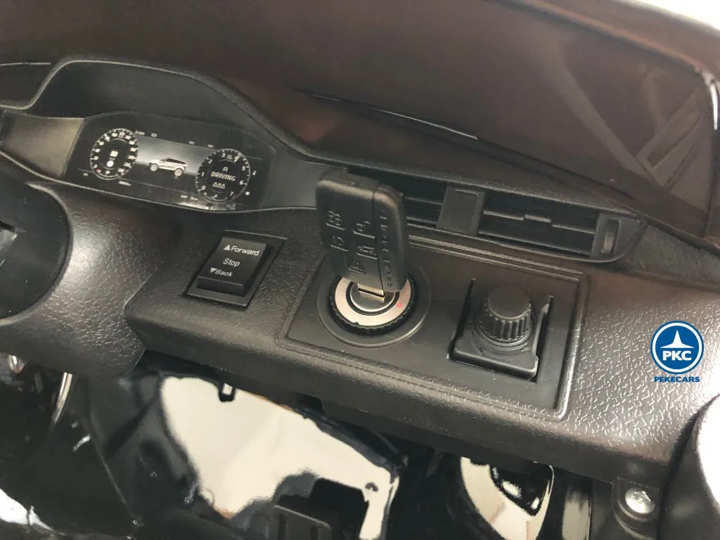 Range Rover Evoque 12V 2.4G Negro Metalizado salpicadero