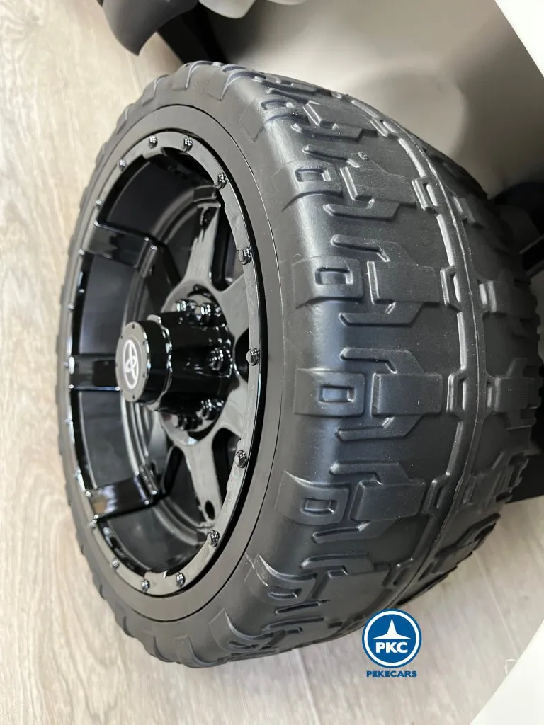 Toyota Hilux 12v 2,4Ghz blanco