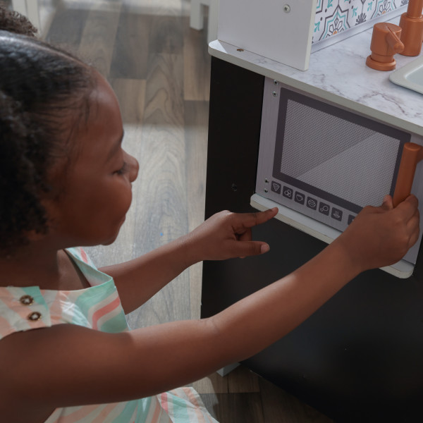 Cocina Artisan Island Kidkraft 53441 - microondas lateral