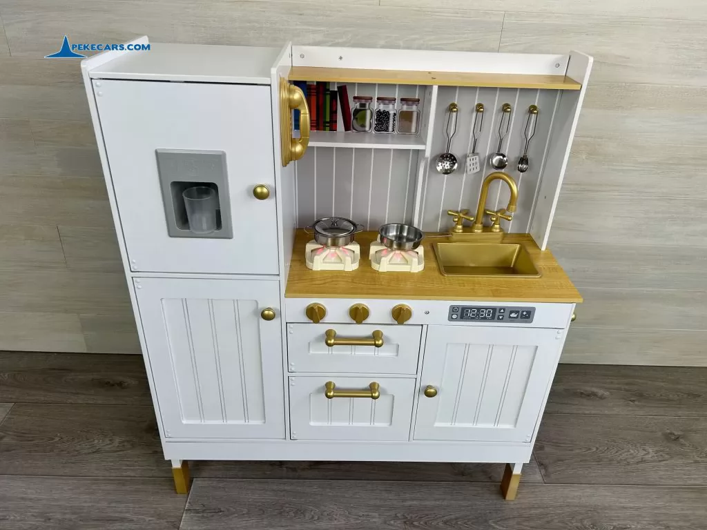 cocina de juguete blanca dorada