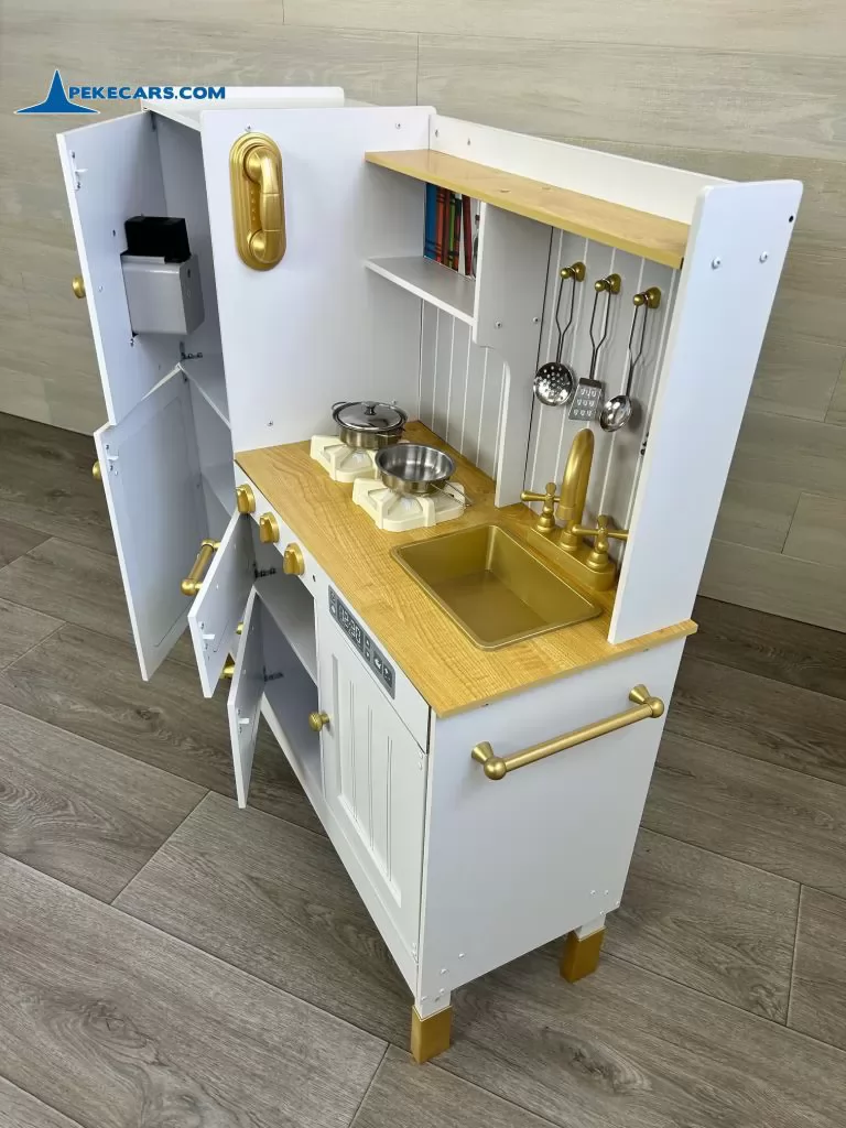 cocina de juguete blanca dorada