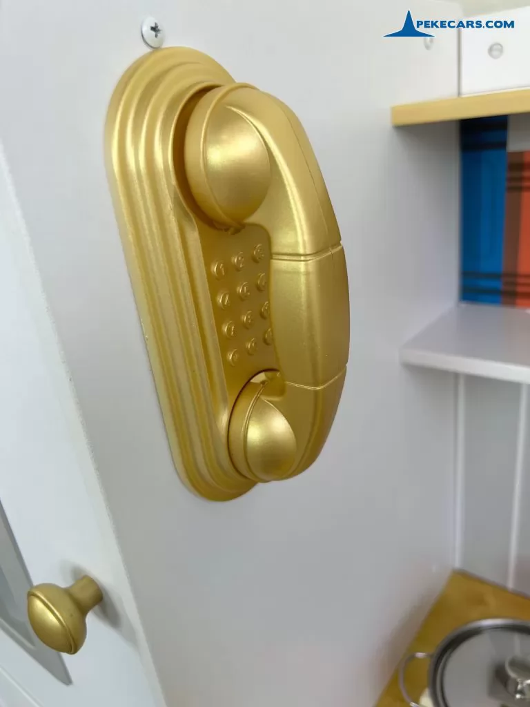 cocina de juguete blanca dorada