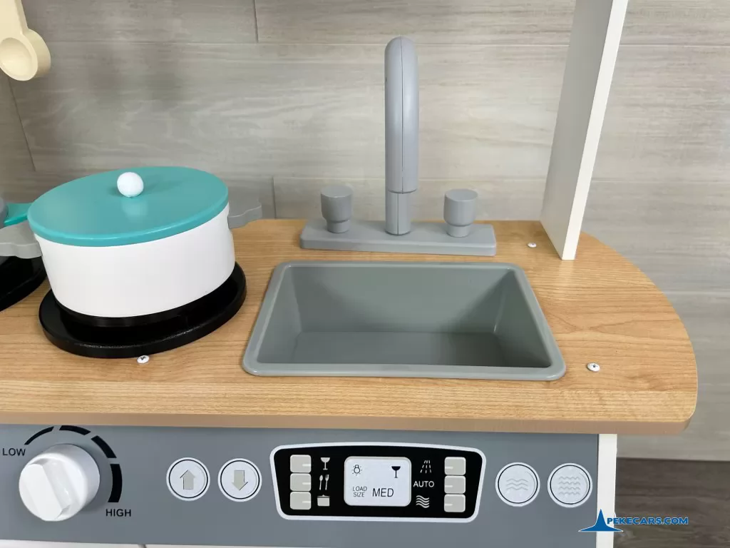 cocina de juguete blanca moderna