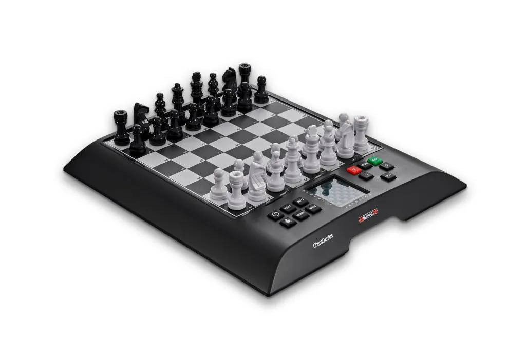 MILLENIUM CHESSGENIUS COMPUTER - lateral