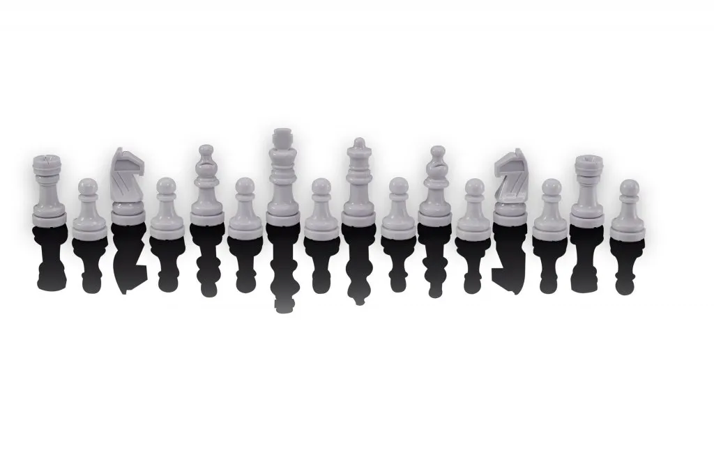 MILLENIUM CHESSGENIUS COMPUTER - piezas blancas