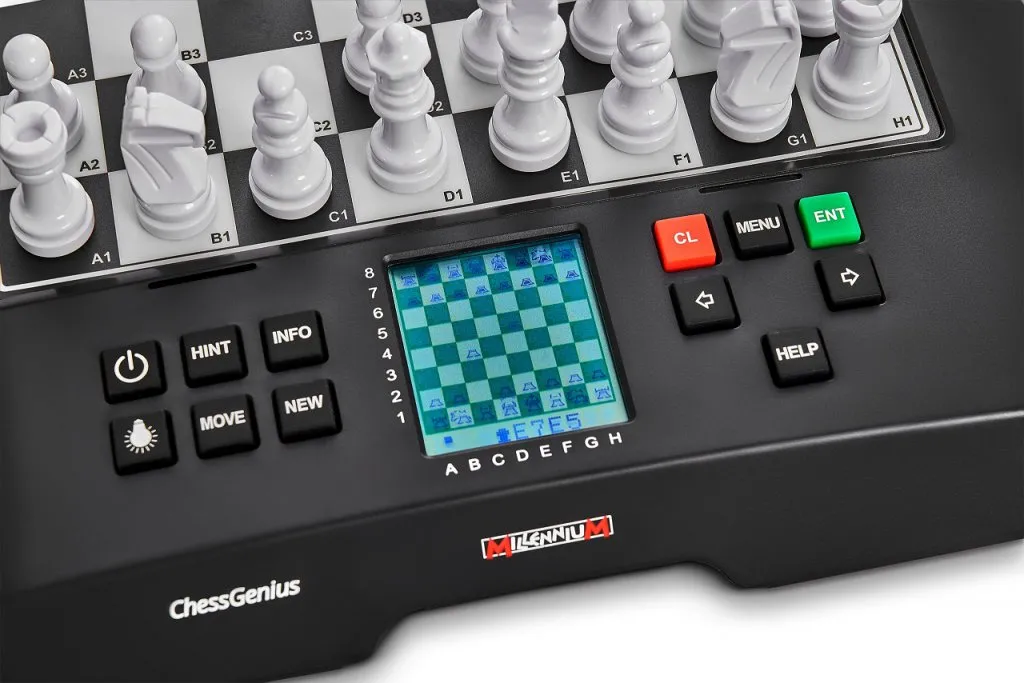 MILLENIUM CHESSGENIUS COMPUTER - pantalla
