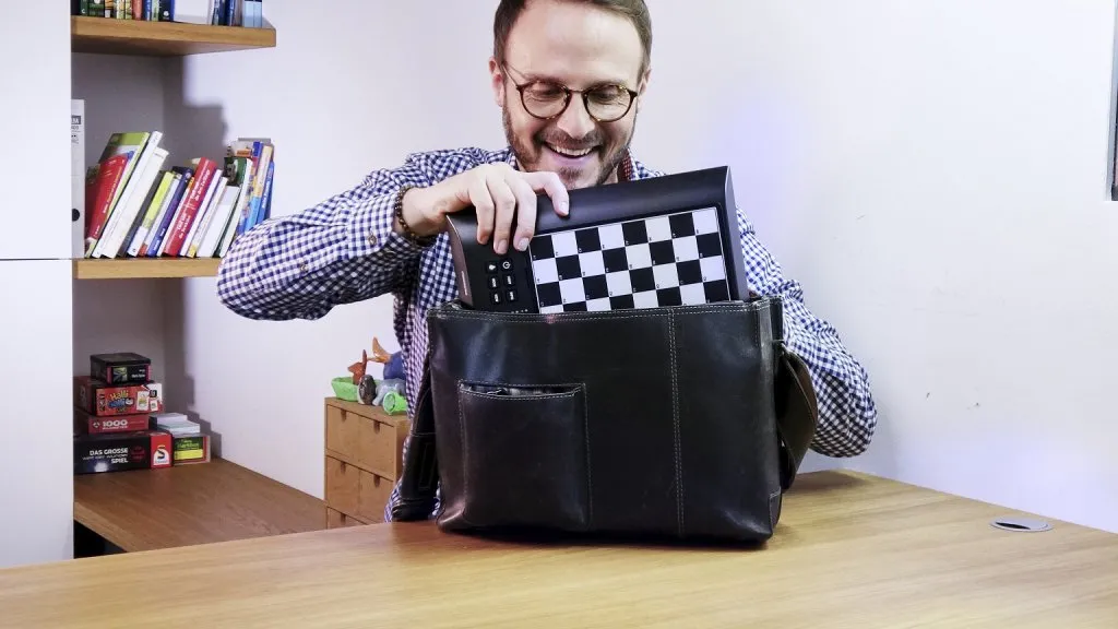 MILLENIUM CHESSGENIUS COMPUTER - Facil transporte