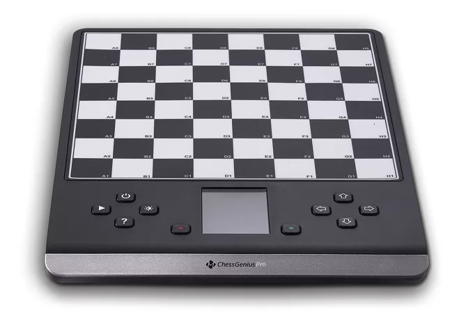 Computadora de Ajedrez Millennium Chessgenius Pro 2024 - frontal sin piezas