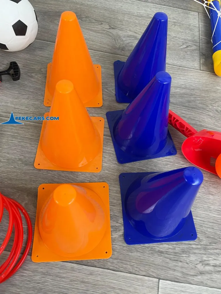 Set de Deporte 4 en 1: Aros, Frisbee, Lacrosse y Futbol detalle conos