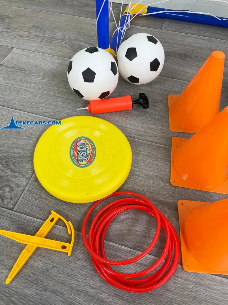 Set de Deporte 4 en 1: Aros, Frisbee, Lacrosse y Futbol detalle pelotas y otros accesorios