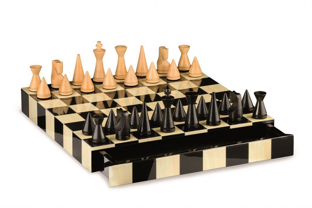 TABLERO DE AJEDREZ CON PIEZAS DISEÑO