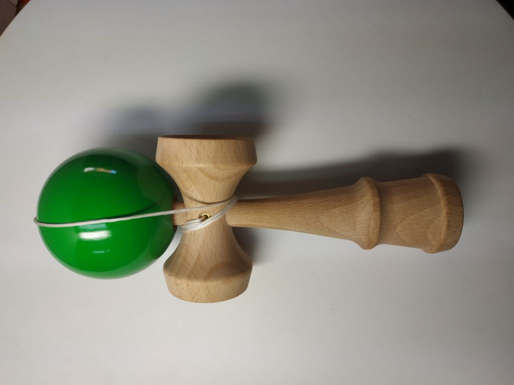 kendama verde
