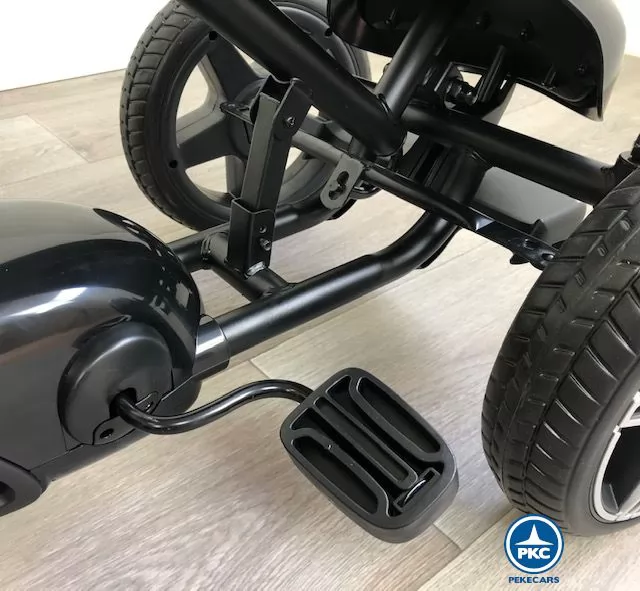 Kart a pedales Mercedes Negro pedales