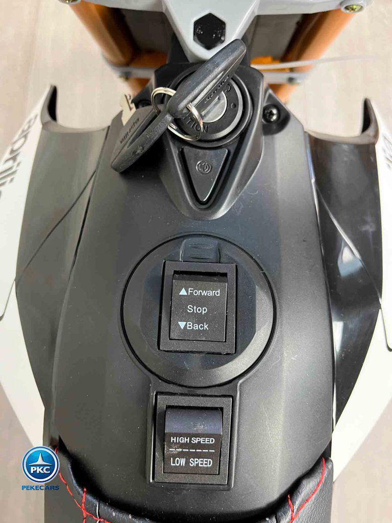 Moto aprilia dorsoduro 12v roja